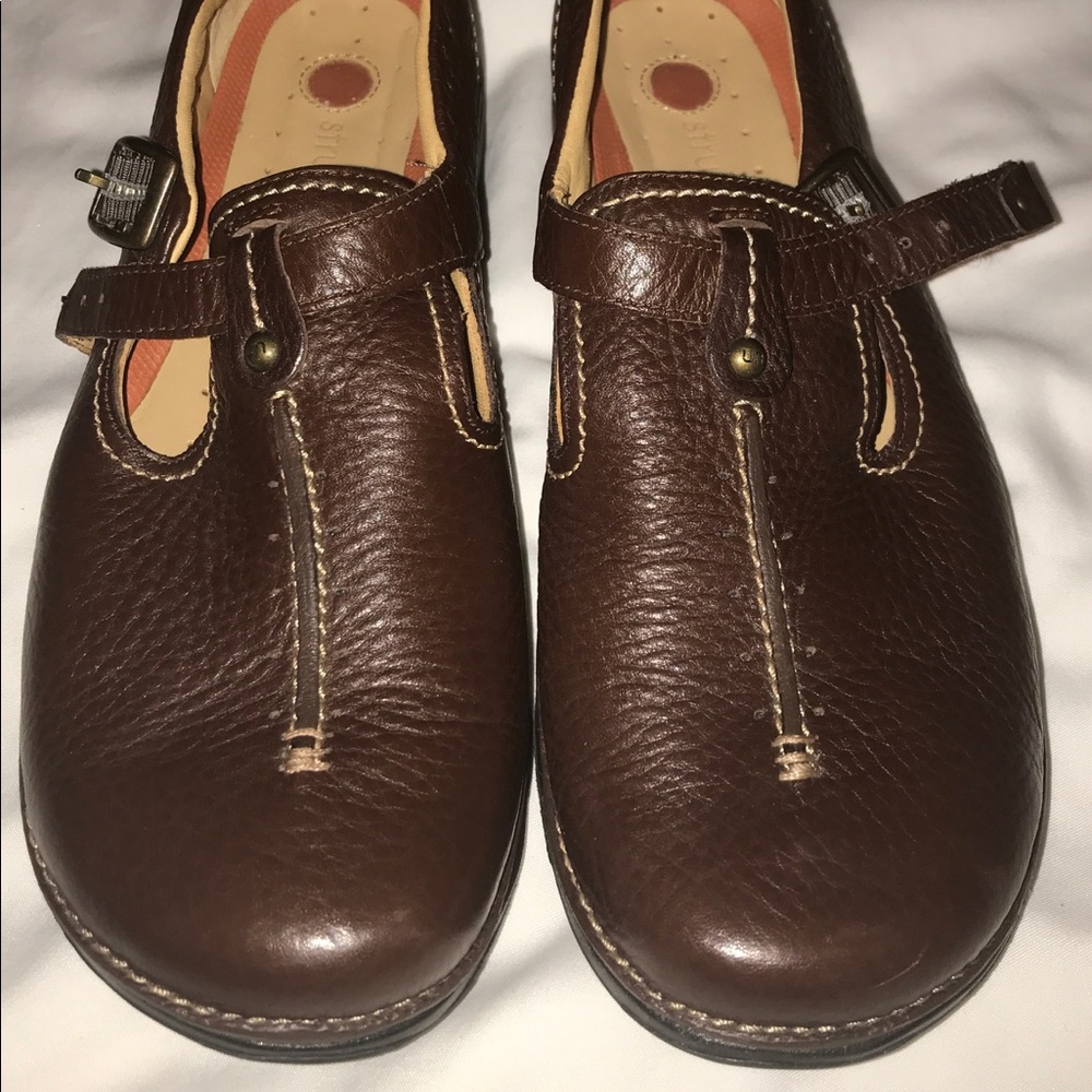 Clark’s unstructured Mary Jane like shoes